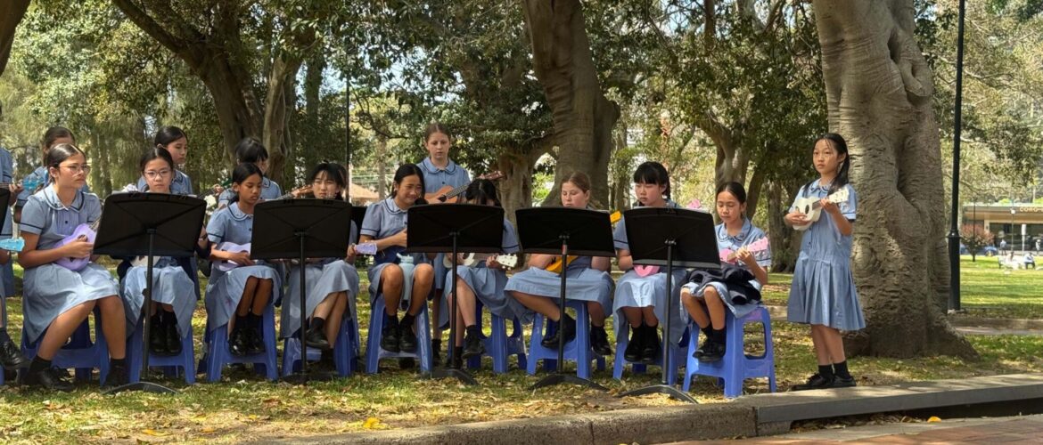 Ukestra in Burwood Park