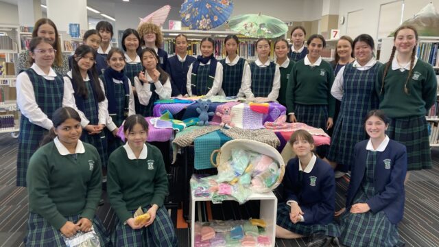 Knitting for the Children&#8217;s Hospital