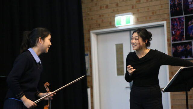 Old Girl Emily Sun (2009) Presents Violin Masterclass